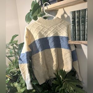 Tricolored cozy sweater!